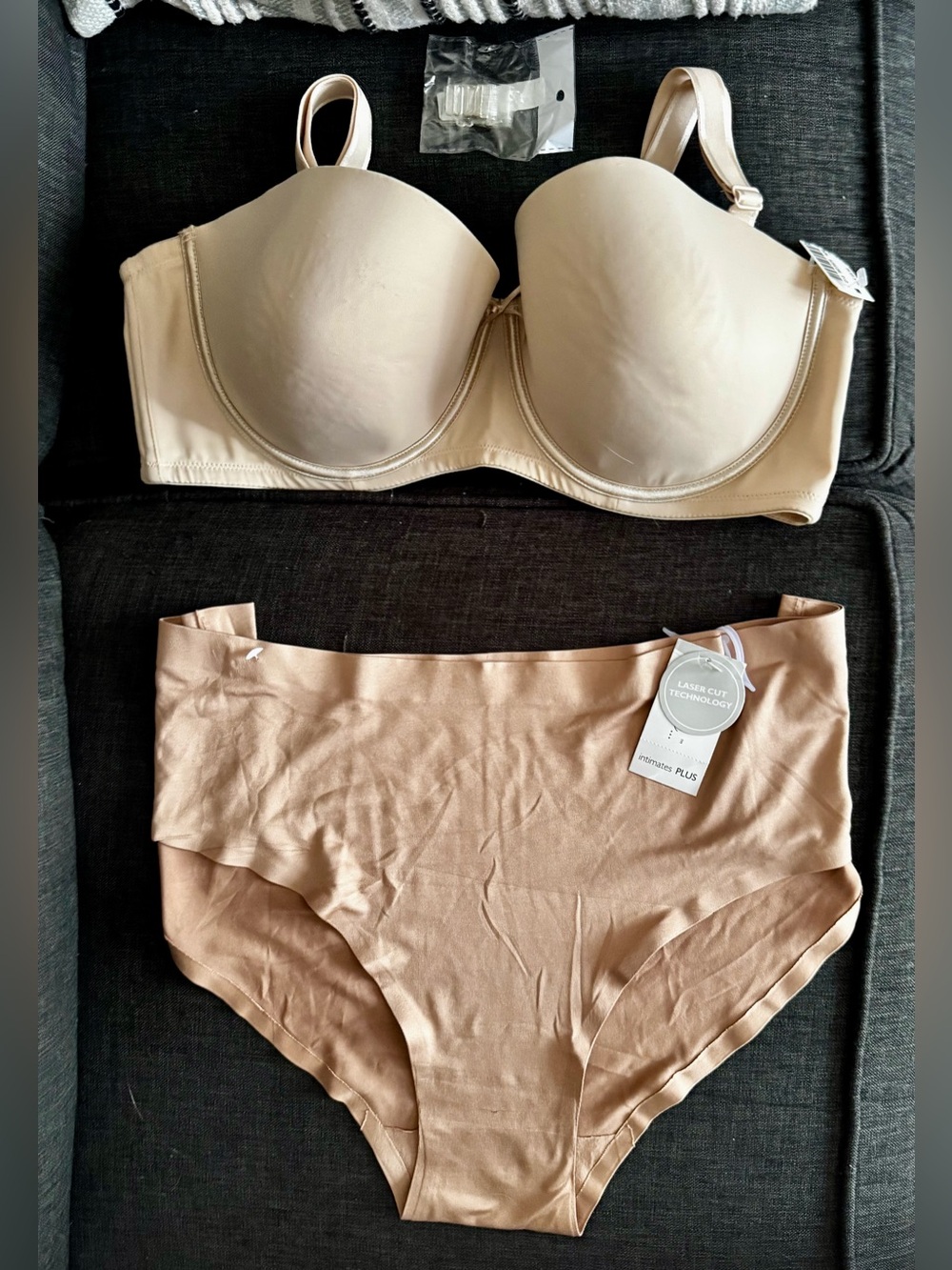 Strap/Strapless Nude Seamless Shaped Bra & Nude High-Waist Panties